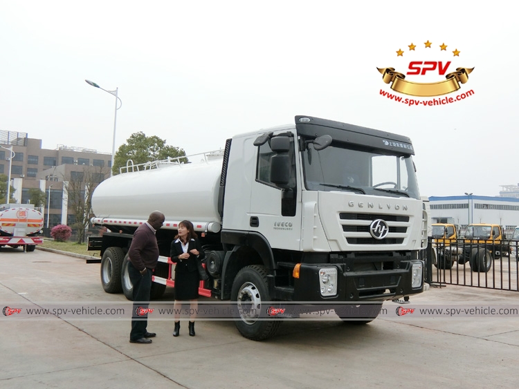 Sierra Leone client came for inspection on IVECO water bowser 20,000 liters (Genlyon) Sierra Leone client came for inspection on IVECO water bowser 20,000 liters (Genlyon)